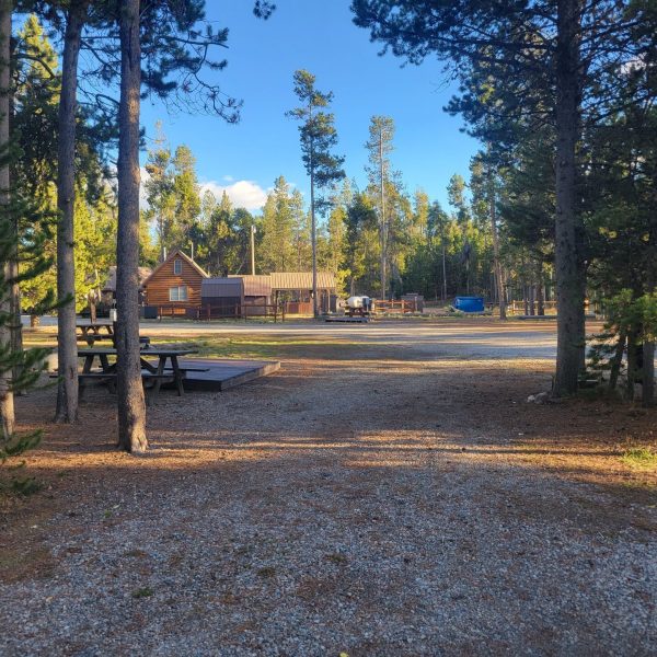 F27 RV Campsite Pullthrough