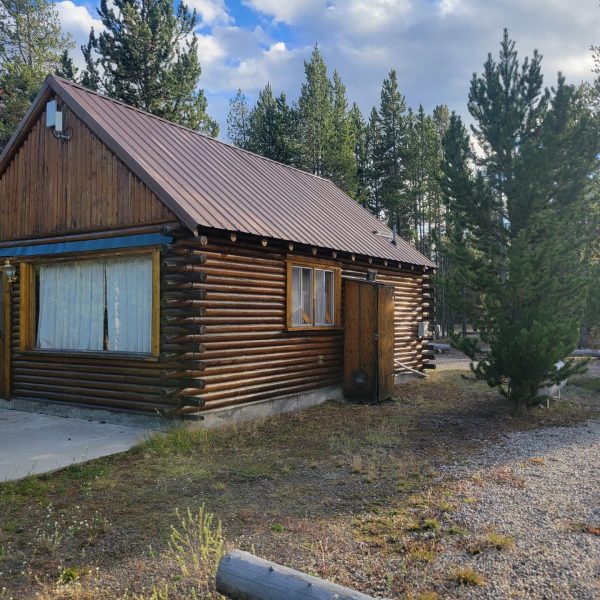 Cabin 2 Rear Side Yellowstone Park